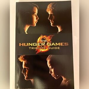 Hunger Games - Tribute Guide by Suzanne Collins and Emily Seife Paperback